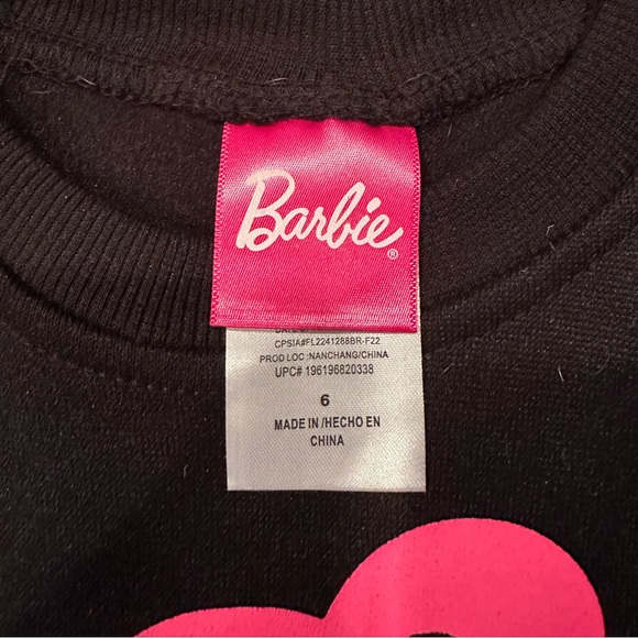 Barbie sweat pants and top size girl 6
Excellent Pre-owned Condition - Picture 5 of 5